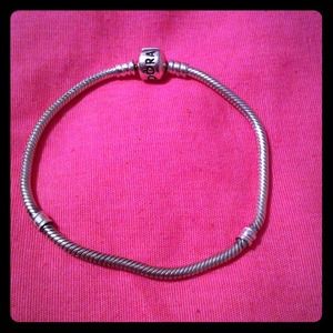 TRADED Silver Pandora Bracelet ❤