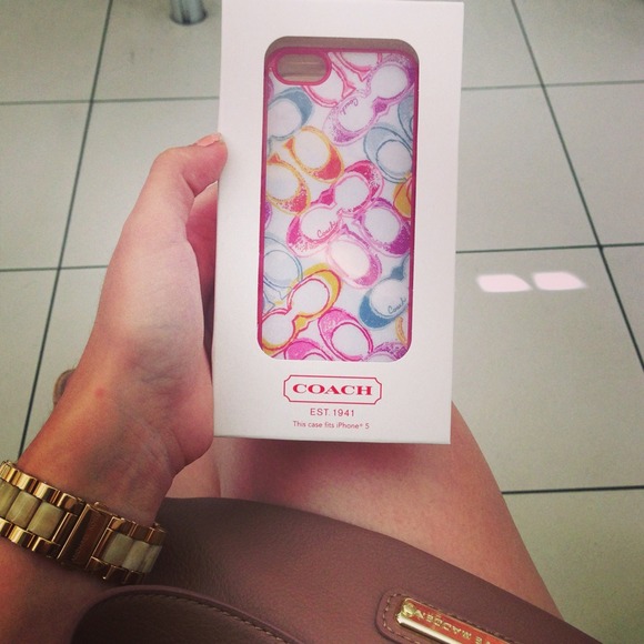 💢Reserve💢New coach case for iPhone 5