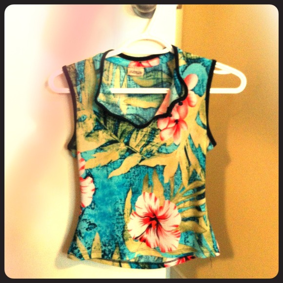 Hawaiian themed crop tank