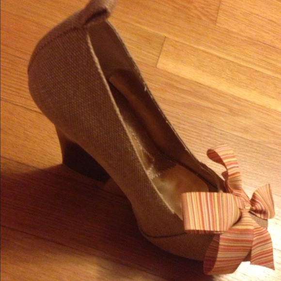 Shoes - Picture 2 of 3