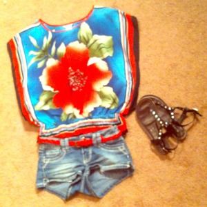 💋ADORABLE flower top by RETRO 💋