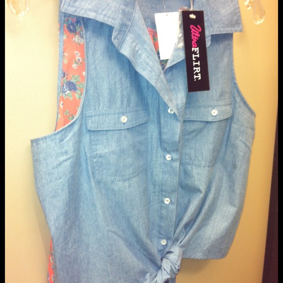 ❌SOLD❌Denim collard shirt NWT - Picture 3 of 3