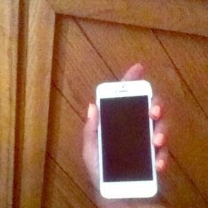 REDUCED PRICE! Apple iPhone 5
