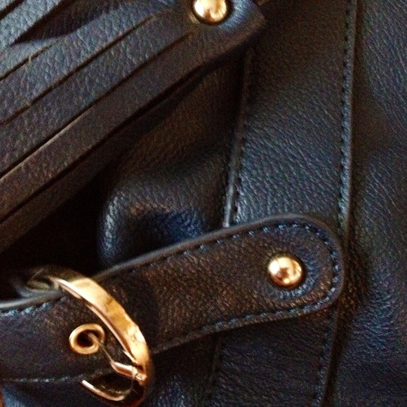 Dark blue bucket bag w/really light gold hardware - Picture 4 of 4
