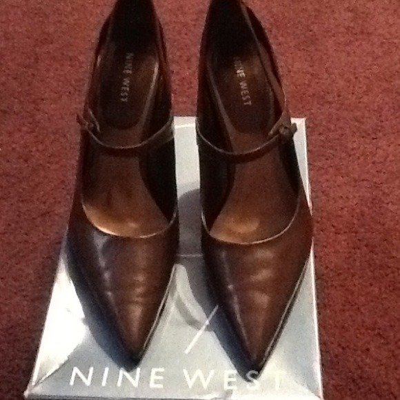 Chocolate brown pointy heels - Picture 1 of 4