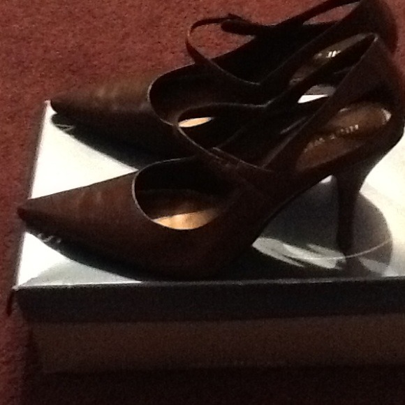 Chocolate brown pointy heels - Picture 3 of 4