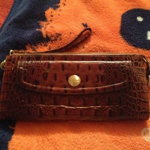 🔴SOLD🔴 Brahmin Wallet Zip Around Wristlet