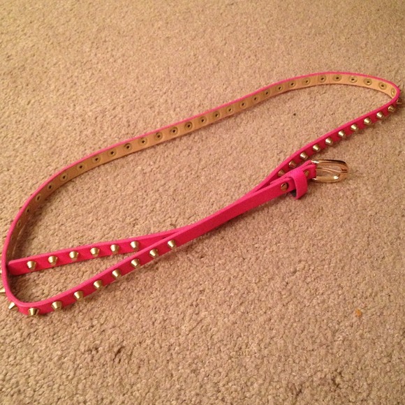 💢REDUCED AGAIN💢 Pink belt with gold studs