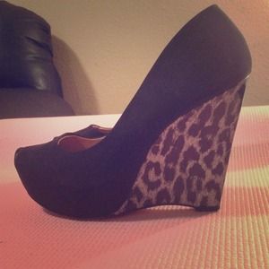 💋Black leopard wedges💋