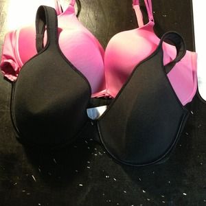 TWO BRAS 38 DD VS PINK AND VASSARETTE BLACK