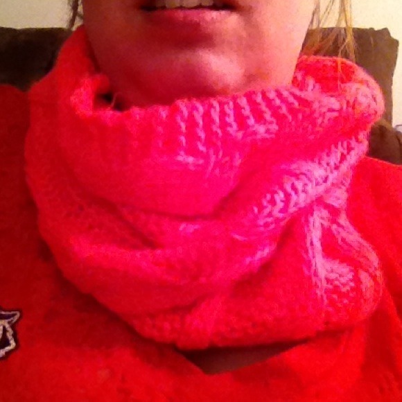 💢REDUCED AGAIN💢 Infinity Cowl Knit Scarf