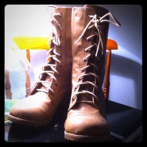 Cute army style boots , easy to zipper