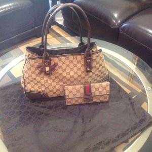 💯% Authentic Gucci bag & matching wallet