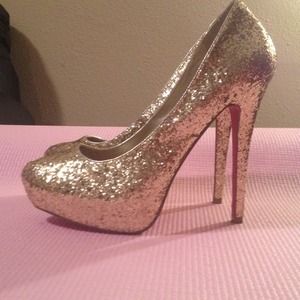 💎Gold sparkly heels✨