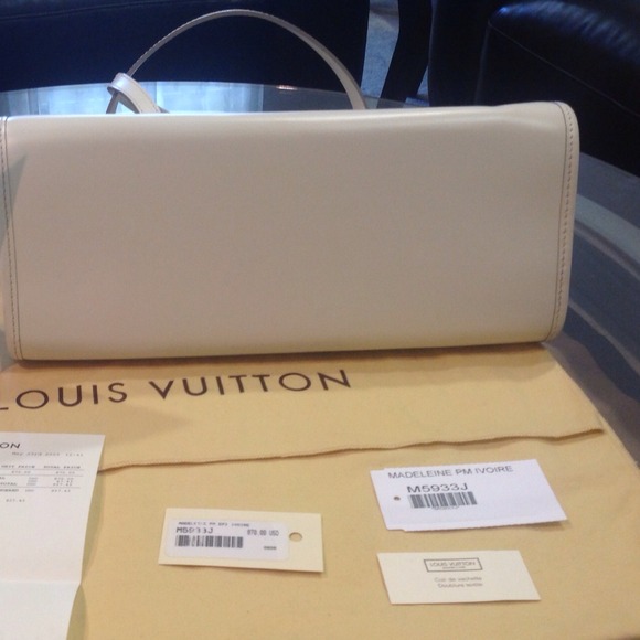 🚫 SOLD 🚫Authentic Louis Vuitton Madeleine PM Epi - Picture 2 of 3