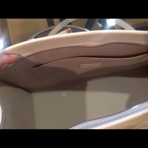 🚫 SOLD 🚫Authentic Louis Vuitton Madeleine PM Epi - Picture 3 of 3