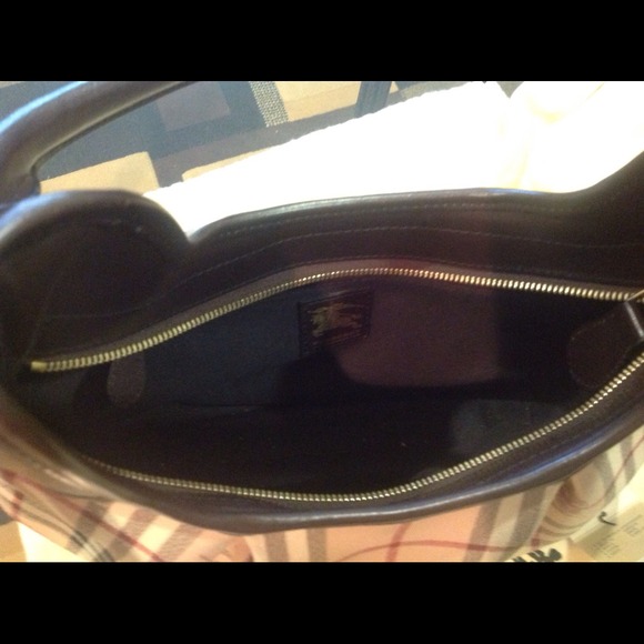 💯% Authentic Burberry Hobo bag - Picture 2 of 2