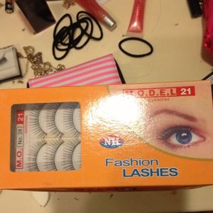 False eyelashes