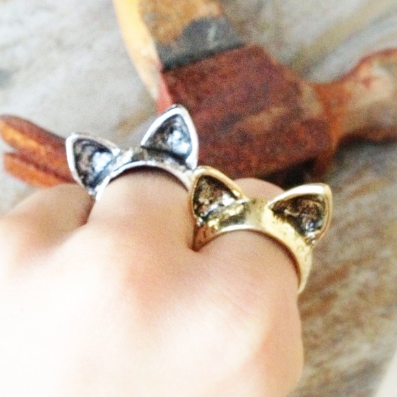 Jewelry - 😻Kitty cat ear ring ! 😽