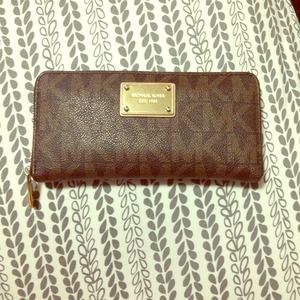 SOLD!!! - Authentic Michael Kors Jet Set wallet