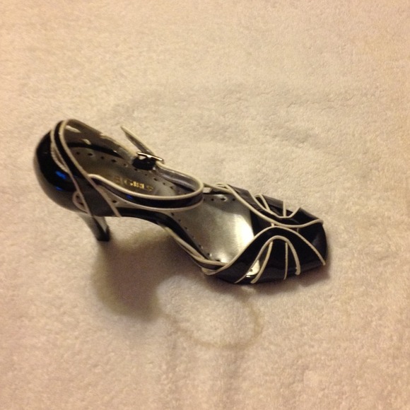 Bcb girls heel. 🌺 SOLD🌺 - Picture 2 of 4