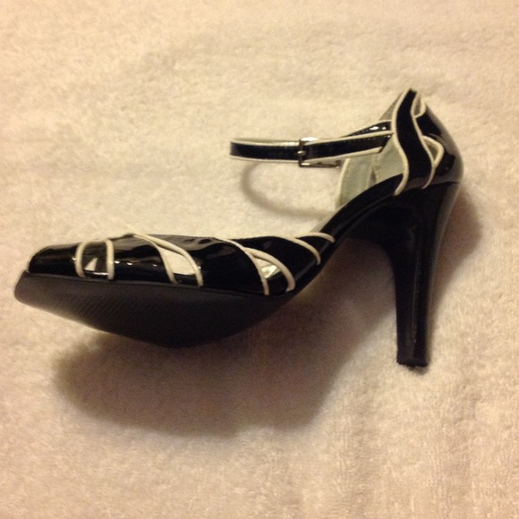 Bcb girls heel. 🌺 SOLD🌺 - Picture 4 of 4