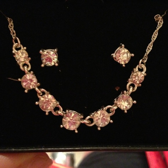 Silver tone necklace and earring set - Picture 1 of 1