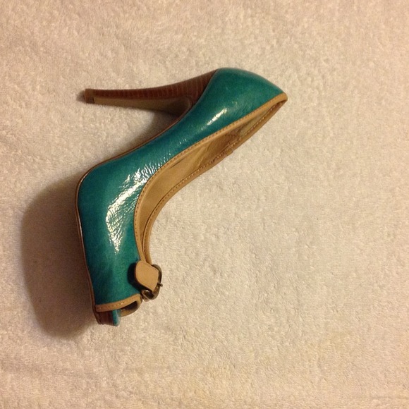 Steve Madden heel.🌺 SOLD🌺 - Picture 2 of 3
