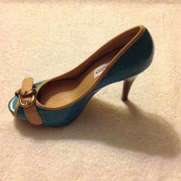 Steve Madden heel.🌺 SOLD🌺 - Picture 3 of 3