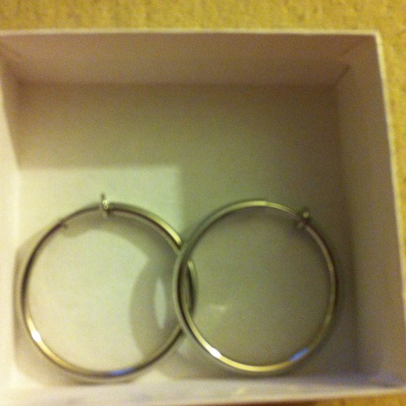 Jewelry - Picture 1 of 3