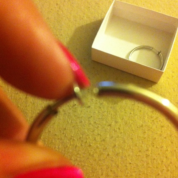 Jewelry - Picture 2 of 3