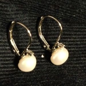 REDUCED-14k white gold pearls& diamonds earrings