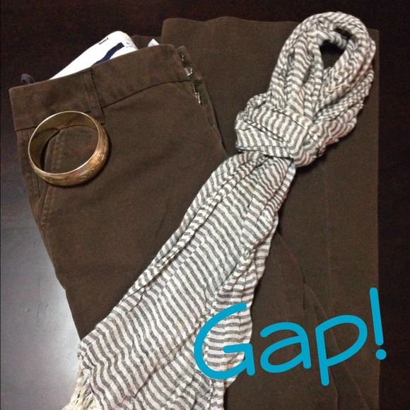 Super cute classy Gap dress pants! Soft!