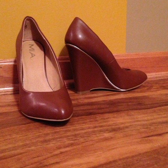 MIA Warm Toffee Brown Wedge Pump Never Worn 7.5