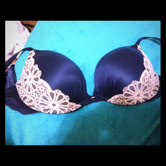 36d fabulous plunge Victoria Secret