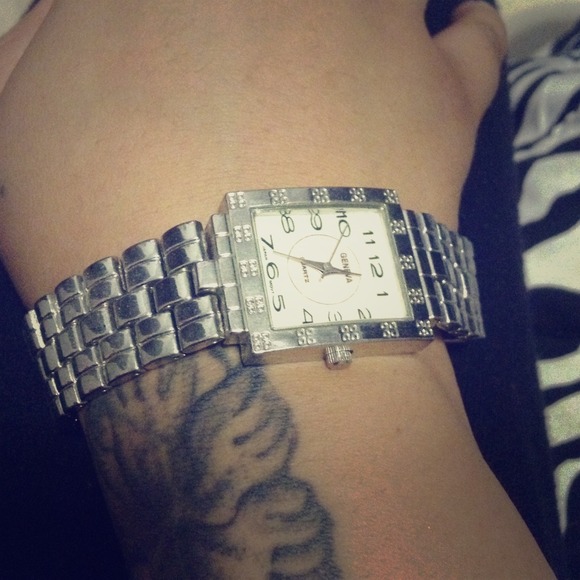 Watch - Picture 1 of 4