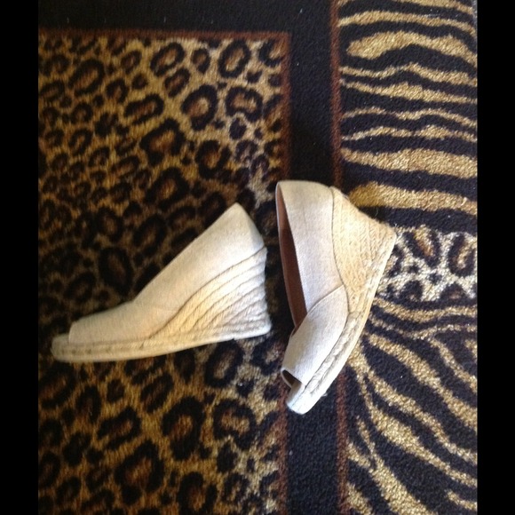Peep toe wedges😎MOT AVAILABLE 😎