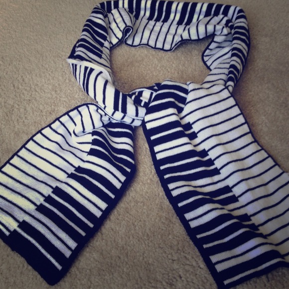 Accessories - Piano Music scarf