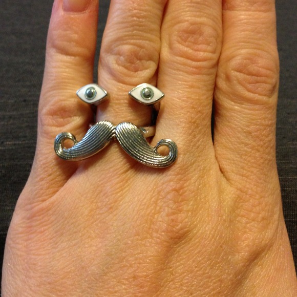Mustache ring - Picture 2 of 2