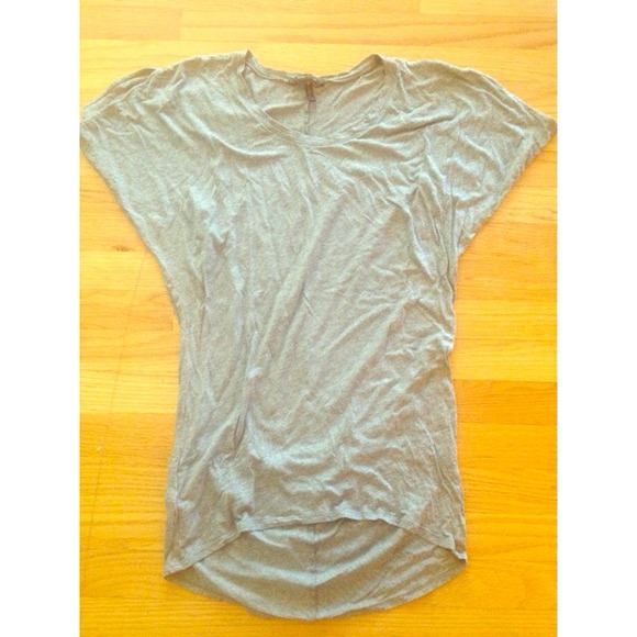 🚫SOLD🚫grey BCBG hi-low slouchy shirt