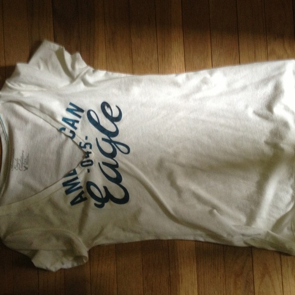 American Eagle tee