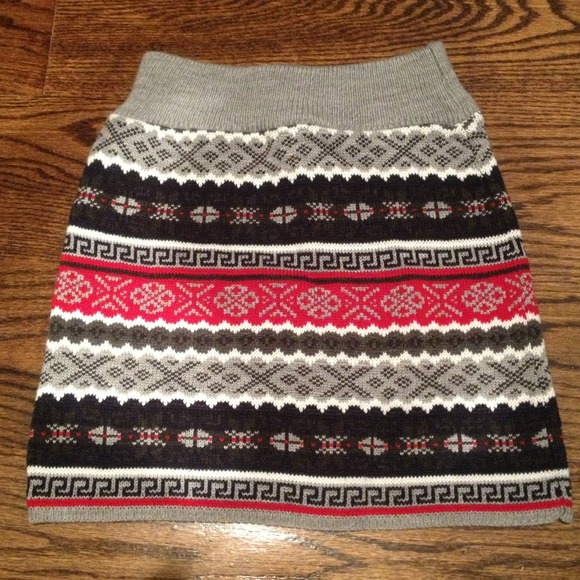 Medium acrylic pencil skirt