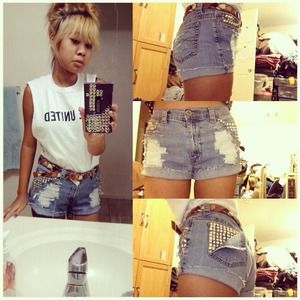 TRADED REDUCED High waisted shorts distressed!