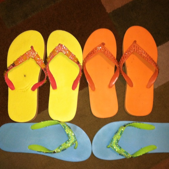 FLIP FLOPS