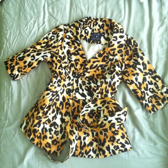 Cheetah print never been worn in perfect condition
