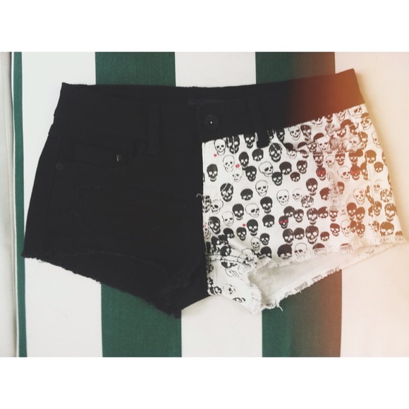 NEVER WORN Half &Half Skull Print Shorts