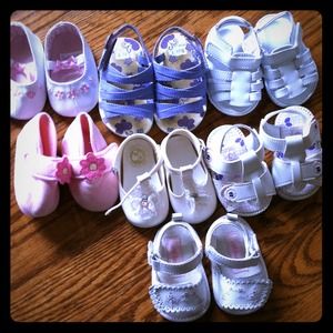 7 pairs of baby girl shoes