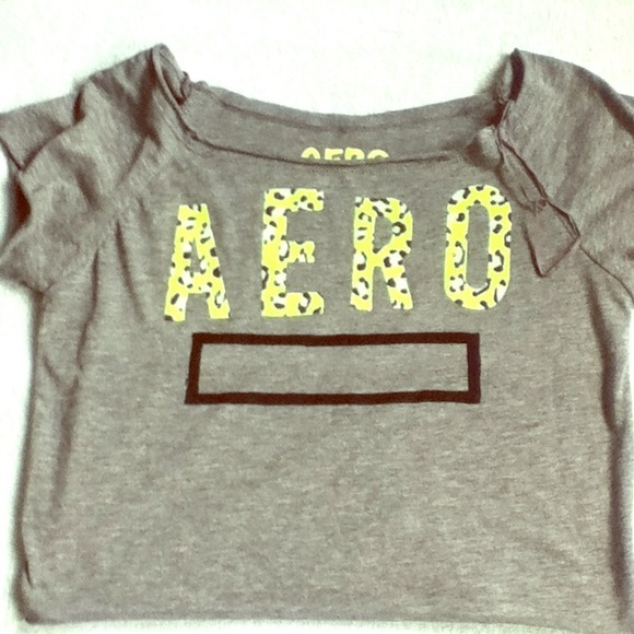 Aeropostale Gray/Highlighted Green Cropped Tee