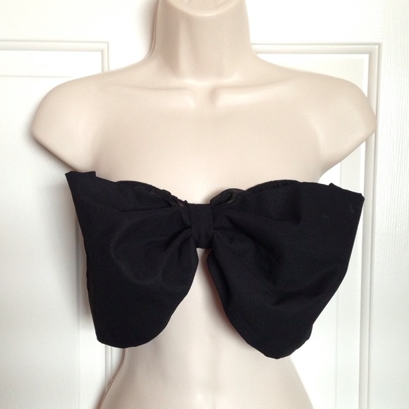 ❌SOLD - Black Bow crop
