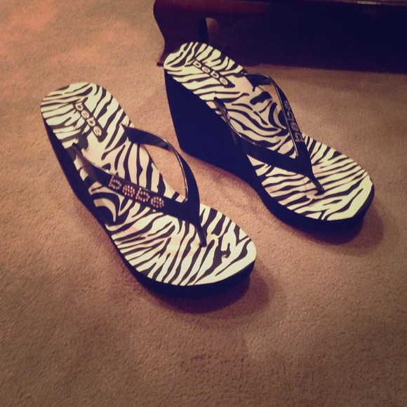 bebe high heel zebra flip flops